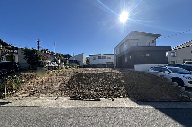 【現地写真】
完成な住宅地。極楽フランテまで徒歩7分。個性あるスーパーが多い住環境です♪