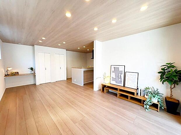 【リビング】□Photo/1号地LDK□
南向き×18.5帖のゆとりあるスペースを確保したLDK。広々とした空間で家族団らんのひと時を過ごせます。