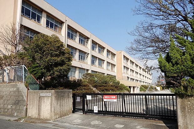 旭小学校（約1,000m）