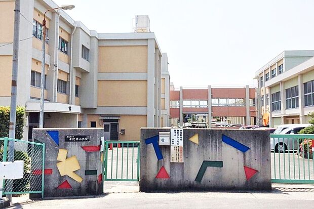 本地原小学校（約600m）