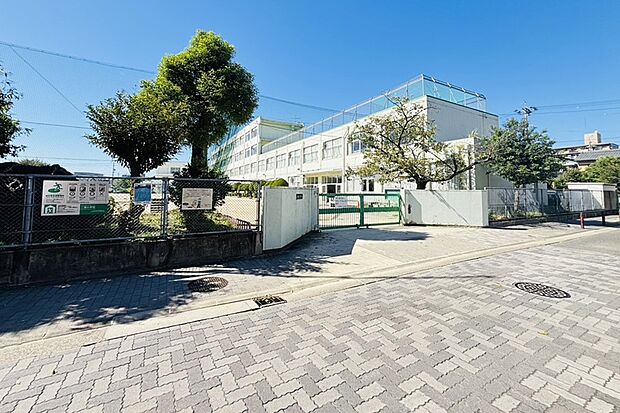 ニ城小学校（約400m）