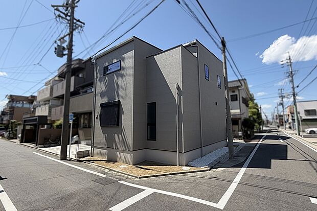 Photo/外観
２沿線利用可×南東角地の好立地！