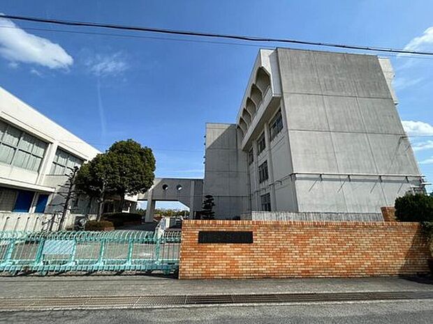 曽野小学校(約250m)