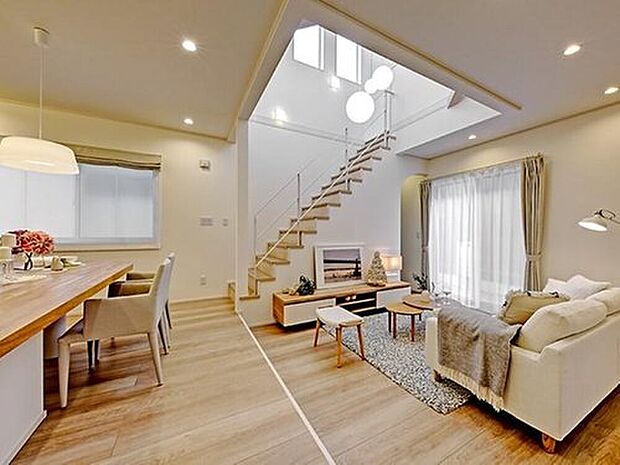 【モデルハウス写真】当社施工例
家族が自然と集まるリビング☆