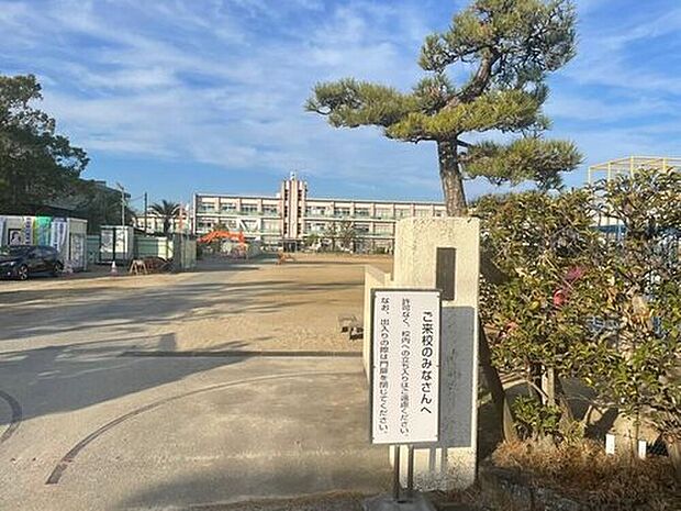 岩倉北小学校(約350m)