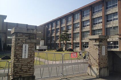 向山小学校 450ｍ～500ｍ(徒歩6分～7分)
