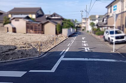 東側　前面道路