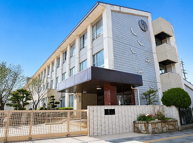 白鳥小学校(約350m)