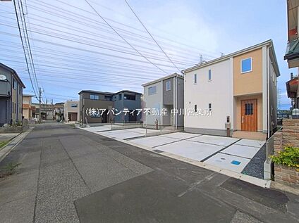 前面道路を含む外観