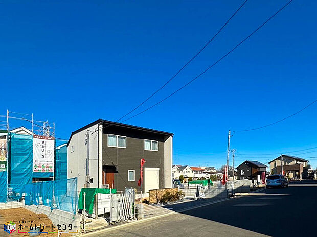 閑静な住宅地で子育て家族にピッタリ。毎日のお散歩も快適な緑に恵まれたエリアで、自然に包まれた穏やかな暮らしを実現するための、ゆとりある住環境が整っています。緑の潤いを感じながらホッと生活できそう。
