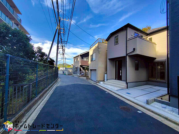 【飯田グループ唯一の販売会社】
平日・土日祝日やお仕事帰りなどお客様のご都合に合わせて、営業スタッフが誠心誠意真心込めて御対応します♪詳しくはお気軽にお問い合わせください♪