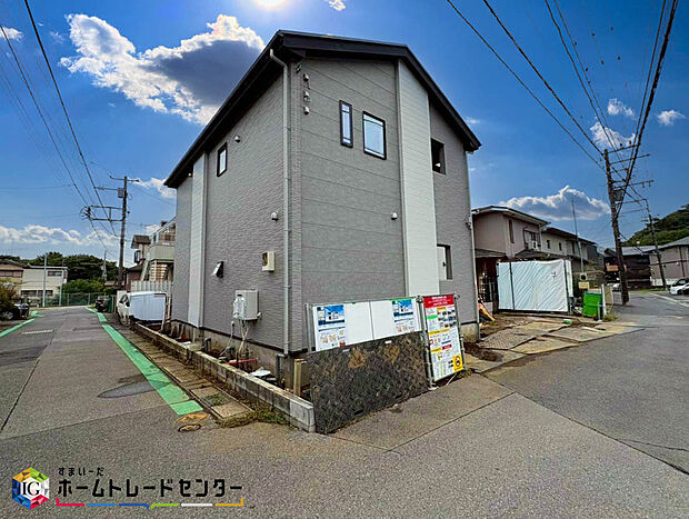 美しい緑と良好な住環境が守られてきたこの街に、新築戸建てが誕生致しました。穏やかな空気の流れる落ち着いた住環境です。ぜひ、現地へ足をお運びいただき実際の環境・陽当たりをご確認下さいませ♪