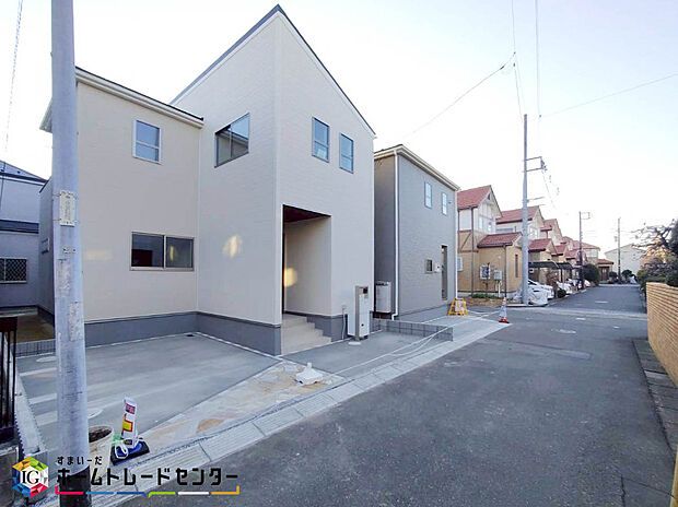 美しい緑と良好な住環境が守られてきたこの街に、新築戸建てが誕生いたしました。穏やかな空気の流れる落ち着いた住環境です。ぜひ、現地へ足をお運びいただき実際の環境・陽当たりをご確認下さいませ♪
