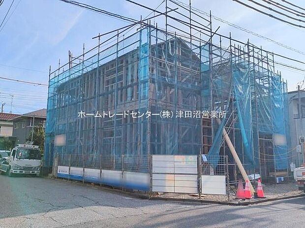 美しい緑と良好な住環境が守られてきたこの街に、新築戸建てが誕生致しました。穏やかな空気の流れる落ち着いた住環境です。ぜひ、現地へ足をお運びいただき実際の環境・陽当たりをご確認下さいませ♪