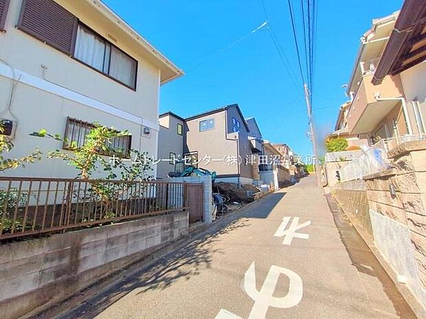 毎日のお散歩も快適な緑に恵まれた閑静な住宅地は、伸び伸びスローライフを叶えてくれます。自然豊富な季節の移ろいを身近に感じられる環境で子育てすれば、お子様もきっと素直に成長してくれるはずです！