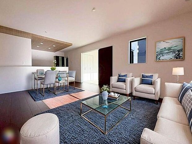 家族みんなが揃う場所だからこそ一番に陽当たりを考慮し明るくゆったりとくつろげる場所として設計しております。※こちらはCGで画像生成したイメージ画像になります。家具などは付いておりません。