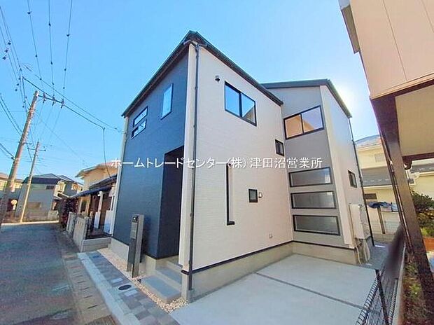 美しい緑と良好な住環境が守られてきたこの街に、新築戸建てが誕生致しました。穏やかな空気の流れる落ち着いた住環境です。ぜひ、現地へ足をお運びいただき実際の環境・陽当たりをご確認下さいませ♪