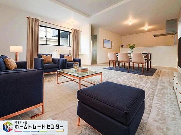 家族みんなが揃う場所だからこそ一番に陽当たりを考慮し明るくゆったりとくつろげる場所として設計しております。※こちらはCGで画像生成したイメージ画像になります。家具などは付いておりません。

