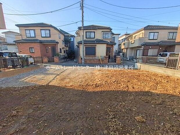 美しい緑と良好な住環境が守られてきたこの街に、新築戸建てが誕生致しました。穏やかな空気の流れる落ち着いた住環境です。ぜひ、現地へ足をお運びいただき実際の環境・陽当たりをご確認下さいませ♪

