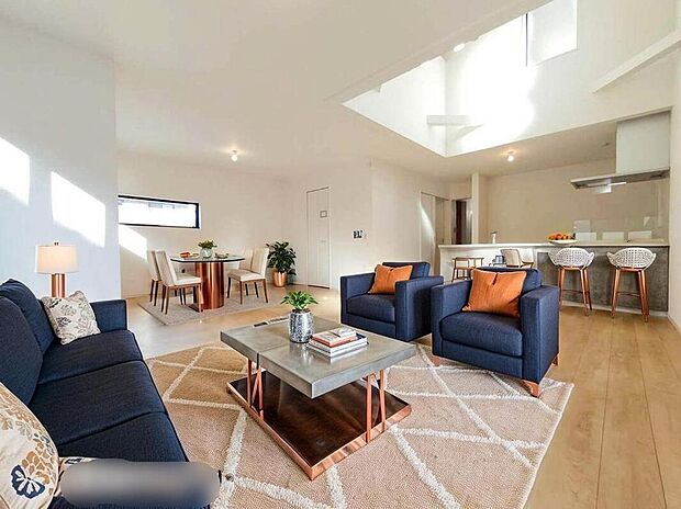 家族みんなが揃う場所だからこそ一番に陽当たりを考慮し明るくゆったりとくつろげる場所として設計しております。※こちらはCGで画像生成したイメージ画像になります。家具などは付いておりません。