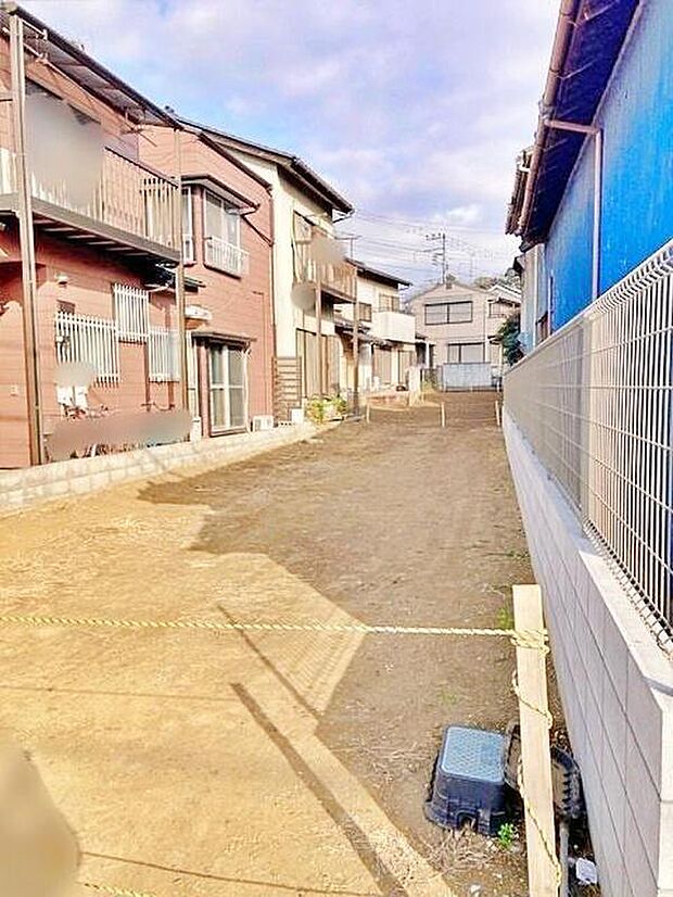 美しい緑と良好な住環境が守られてきたこの街に、新築戸建てが誕生致しました。穏やかな空気の流れる落ち着いた住環境です。ぜひ、現地へ足をお運びいただき実際の環境・陽当たりをご確認下さいませ♪