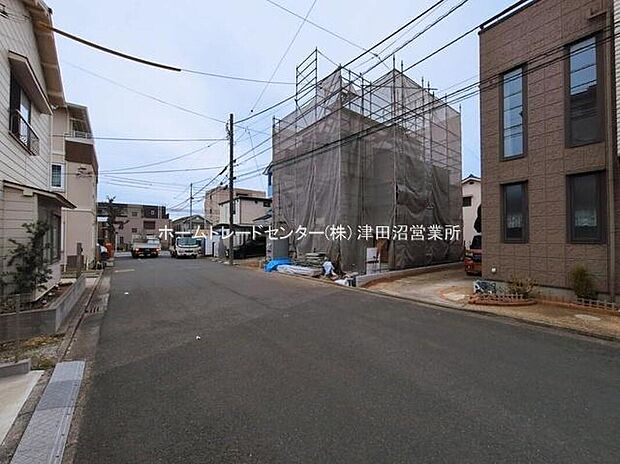 美しい緑と良好な住環境が守られてきたこの街に、新築戸建てが誕生致しました。穏やかな空気の流れる落ち着いた住環境です。ぜひ、現地へ足をお運びいただき実際の環境・陽当たりをご確認下さいませ♪
