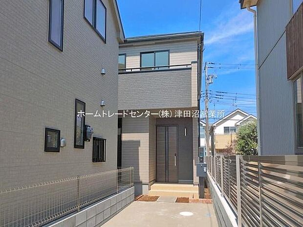 美しい緑と良好な住環境が守られてきたこの街に、新築戸建てが誕生致しました。穏やかな空気の流れる落ち着いた住環境です。ぜひ、現地へ足をお運びいただき実際の環境・陽当たりをご確認下さいませ♪