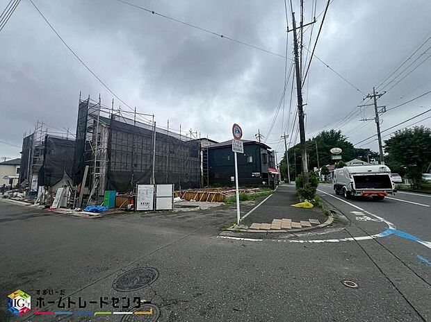 閑静な住宅地で子育て家族にピッタリ。毎日のお散歩も快適な緑に恵まれたエリアで、自然に包まれた穏やかな暮らしを実現するための、ゆとりある住環境が整っています。緑の潤いを感じながらホッと生活できそう。