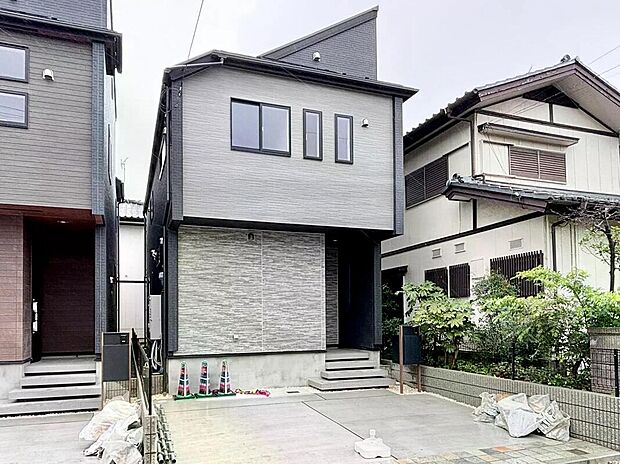 美しい緑と良好な住環境が守られてきたこの街に、新築戸建てが誕生致します。穏やかな空気の流れる落ち着いた住環境です。ぜひ、現地へ足をお運びいただき実際の環境・陽当たりをご確認下さいませ♪