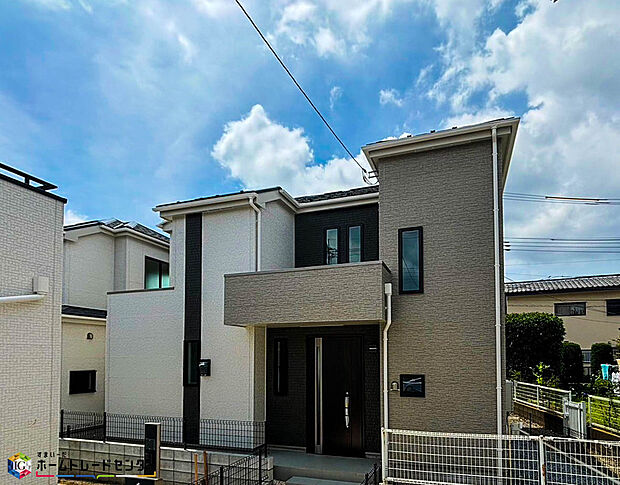 【前面道路含む現地写真】耐震性能に自信のある『飯田グループの家』！お客様を守る大切な住宅だからこそ、第3者の検査を受けて安心して住んでいただける住宅を建てております。その頑丈さを、ぜひ現地にてご体感くださいませ。
