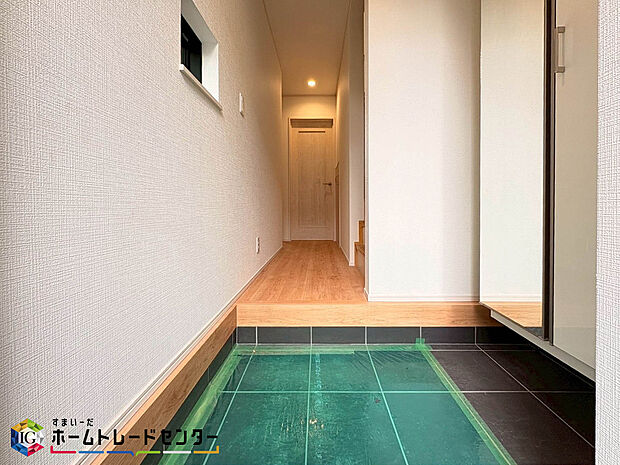 【玄関】家の第一印象は玄関で決まるくらい重要な場所。玄関は家の顔といわれますが我が家のセンスをさりげなく感じさせる魅力ある玄関造りも楽しみの一つ。帰宅する度に家族がほっとできる心地よい空間造りも大切ですね♪