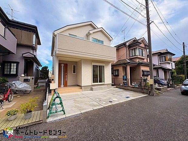 【現地外観写真】美しい緑と良好な住環境が守られてきたこの街に、新築戸建てが誕生いたしました。穏やかな空気の流れる落ち着いた住環境です。ぜひ、現地へ足をお運びいただき実際の環境・陽当たりをご確認下さいませ♪