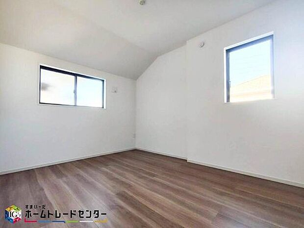 【リビング以外の居室】お子様の自立性を与えてあげられる子供部屋はお子様にとって大変重な役割があります。子供一人で過ごす空間を与えることで、宿題や勉強時間も自然と増えまた自ら部屋の片付けや掃除なども促すことに繋がります。