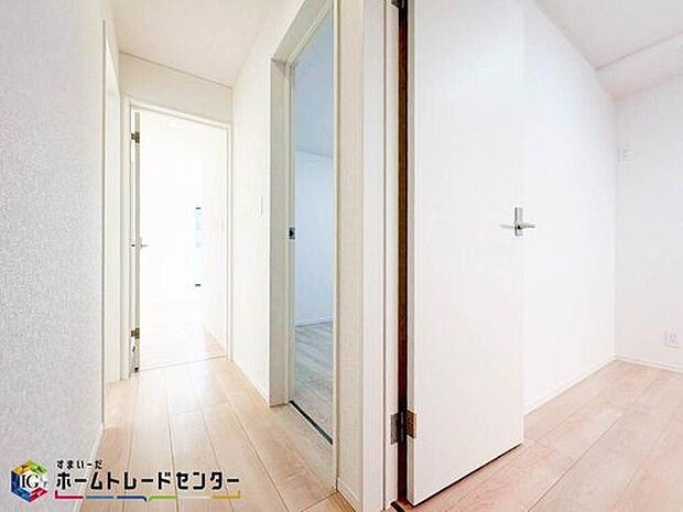 【その他】マンションと違い部屋数が多いのが戸建てのメリットです。ご家族が増えたことで手狭に感じていた住まいも戸建てでは各居室プライバシーを保つことができます。住まいにゆとりが生まれ心もリラックスできます♪