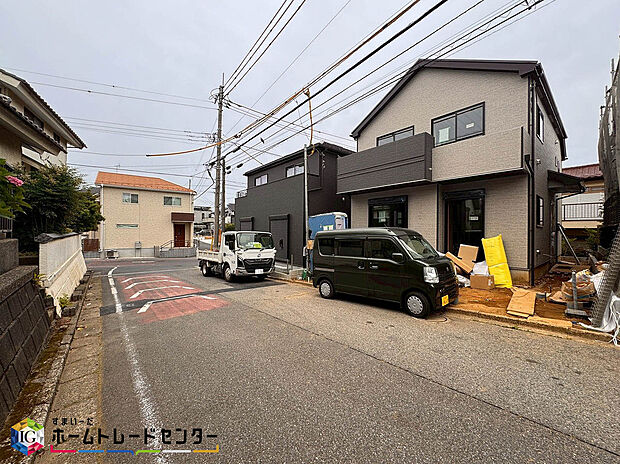 【現地外観写真】四季を通じて自然と触れ合えるスポットが周辺には盛りだくさん！お散歩やジョギング、週末のご家族での遊びに最適です。目の前に広がる開放感とゆとり、暮らしの夢を育む理想の住まいがここにはあります。