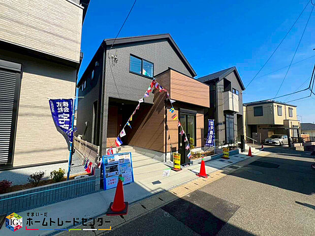 【現地外観写真】閑静な住宅地で子育て家族にピッタリ。毎日のお散歩も快適な緑に恵まれたエリアで、自然に包まれた穏やかな暮らしを実現するための、ゆとりある住環境が整っています。緑の潤いを感じながらホッと生活できそう。