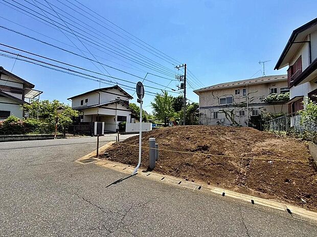 【前面道路含む現地写真】この風景が暮らしの一部に。毎日がイキイキと笑顔溢れる暮らしの始まりです♪ぜひ一度この見晴らしを体感してみませんか♪ご都合の良い時　自由に外観ご覧になれます。ご内見ご希望の際はぜひお気軽にご連絡下さい♪