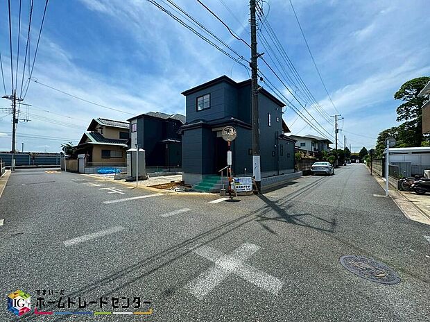 【前面道路含む現地写真】毎日のお散歩も快適な緑に恵まれた閑静な住宅地は、伸び伸びスローライフを叶えてくれます。自然豊富な季節の移ろいを身近に感じられる環境で子育てすれば、お子様もきっと素直に成長してくれるはずです！