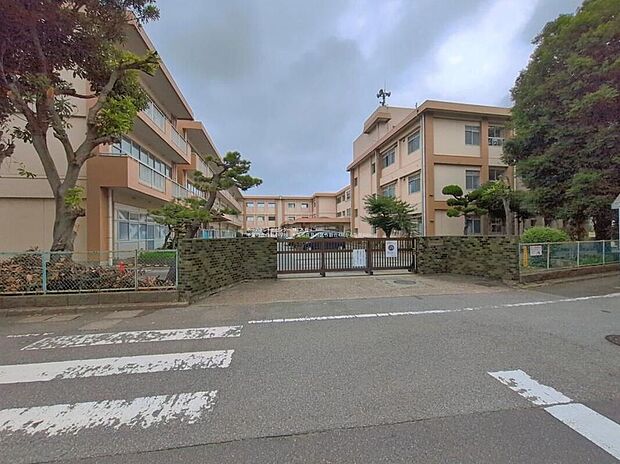 千葉市立作新小学校(約650m)