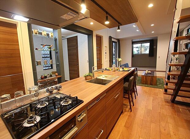 【弊社施工例写真｜キッチン】使い勝手の良い動線と充実の設備仕様で、快適な暮らしを実現。
※画像にはオプション商品も含まれております。