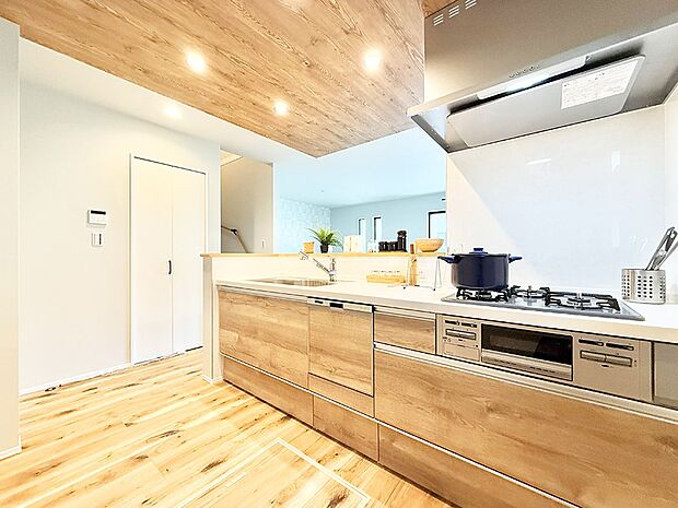 ■家族の絆を深める、温もりのあるキッチン