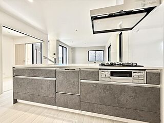 開放的なルーフバルコニーに便利な水栓付き■川崎市高津区梶ケ谷６丁目■ その他