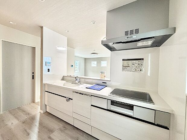 ■シンプルで機能的、毎日使いやすいキッチン