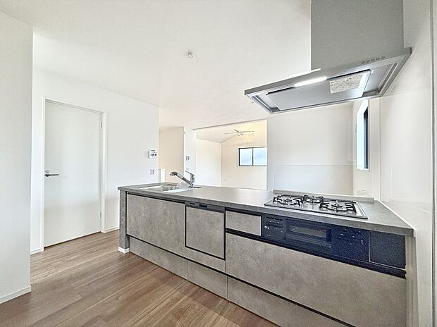 ■シンプルで機能的、毎日使いやすいキッチン