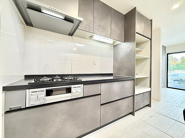 ■家族の絆を深める、温もりのあるキッチン