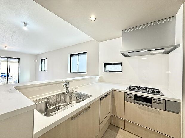 ■シンプルで機能的、毎日使いやすいキッチン