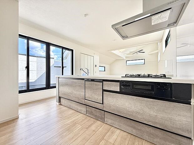 ■シンプルで機能的、毎日使いやすいキッチン