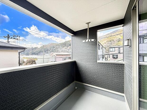 ■ 心地よい風と光を感じる、くつろぎのバルコニー