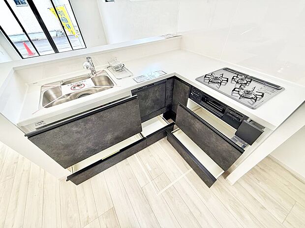 ■シンプルで機能的、毎日使いやすいキッチン