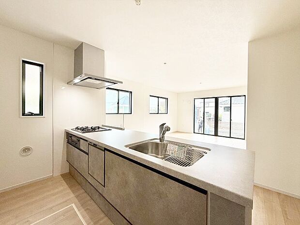 ■シンプルで機能的、毎日使いやすいキッチン